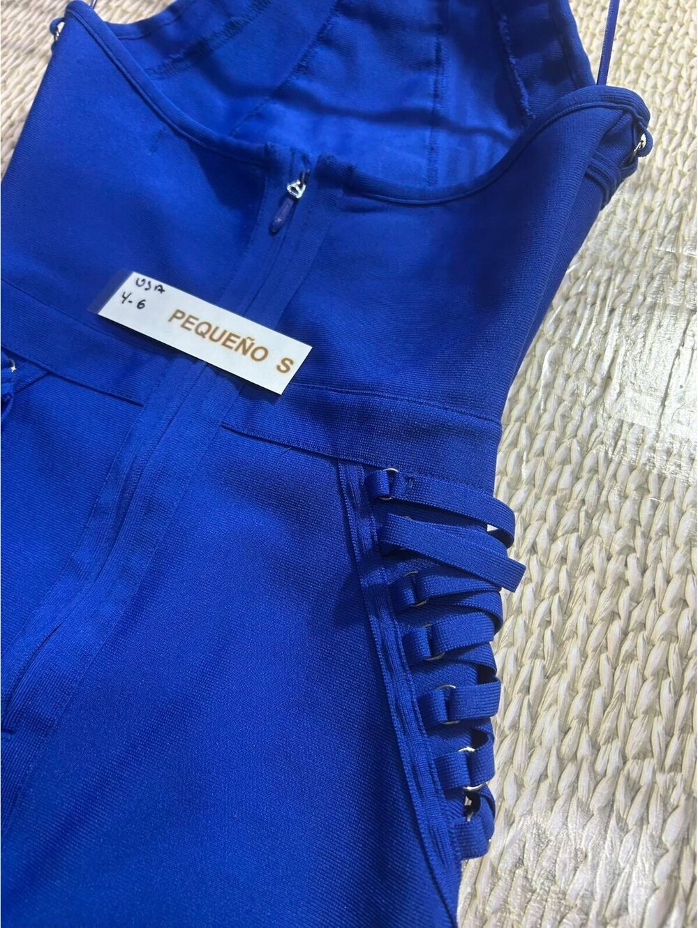 vestido al cuerpo